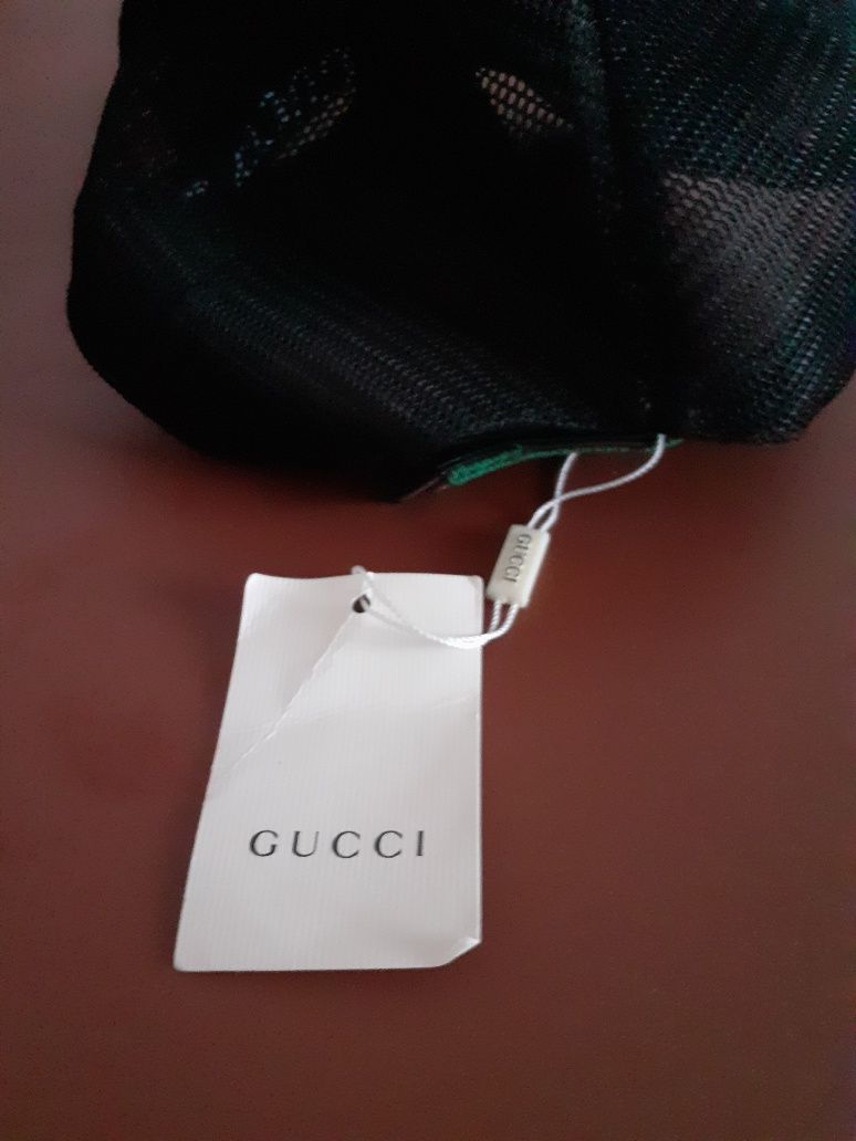 Ptr.tineri/adolescenți,vând șapcă originală GUCCI,Made in Italy