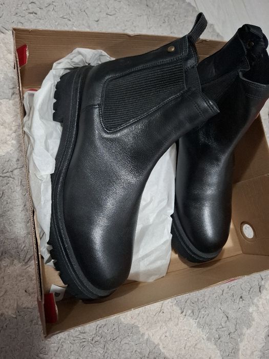 Vând ghete marimea 39 din piele naturala