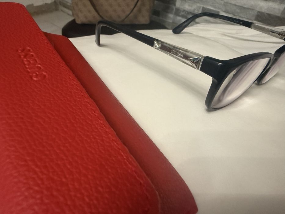 Ochelarii guess de vedere