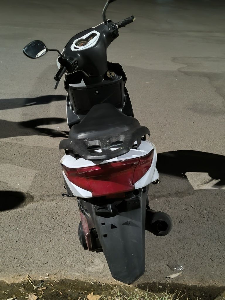 Бензиновый скутер 150куб.