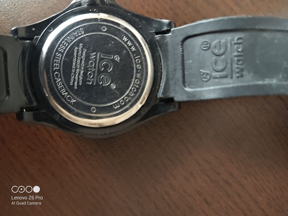 Часовник Ice wach, Ice Love, дамски със сърце .
Носен за кратко и неиз