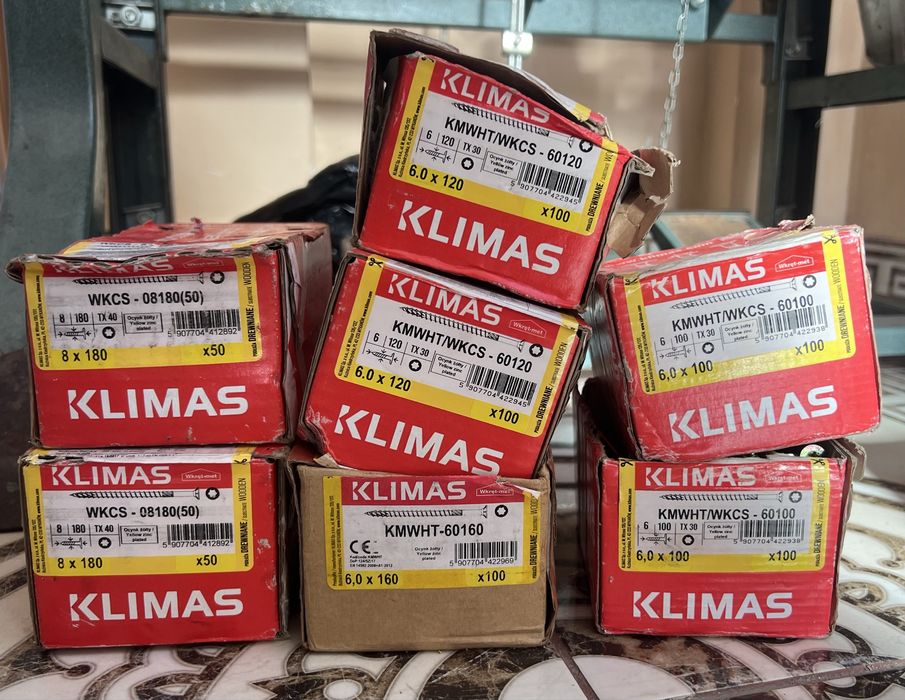 Vand suruburi pentru constructi