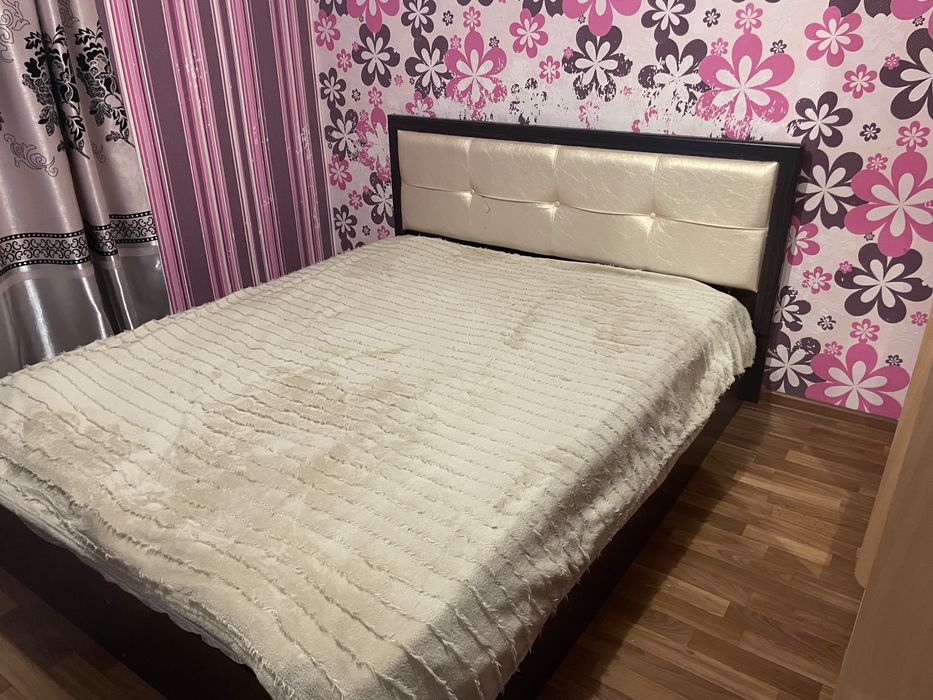 Продам двухспальную кровать