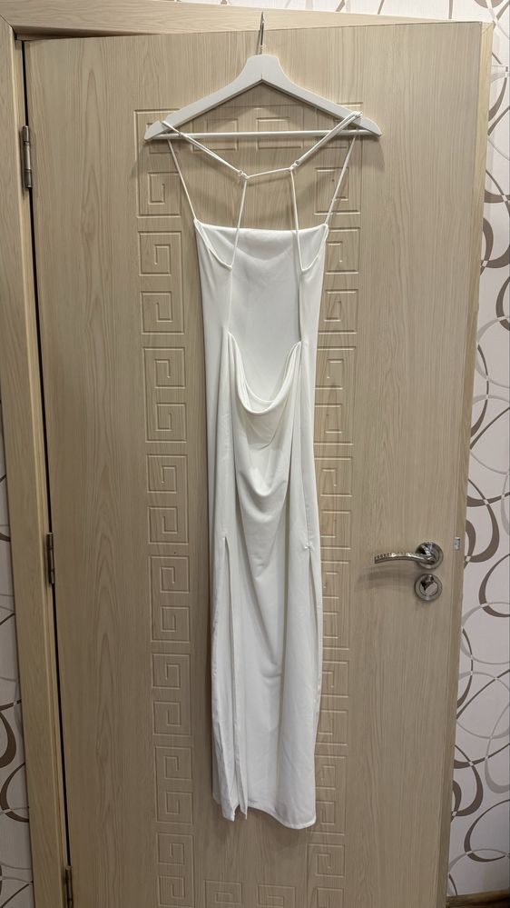 Midi бяла рокля Bershka
