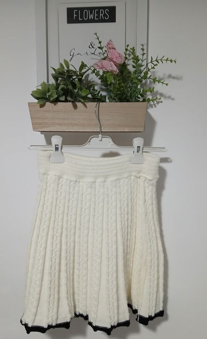 Compleu 2 piese costum tricot nou marimea S Alb. Trendyol.