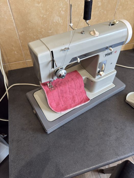 Masina de cusut surfilat PFAFF 97 Germania