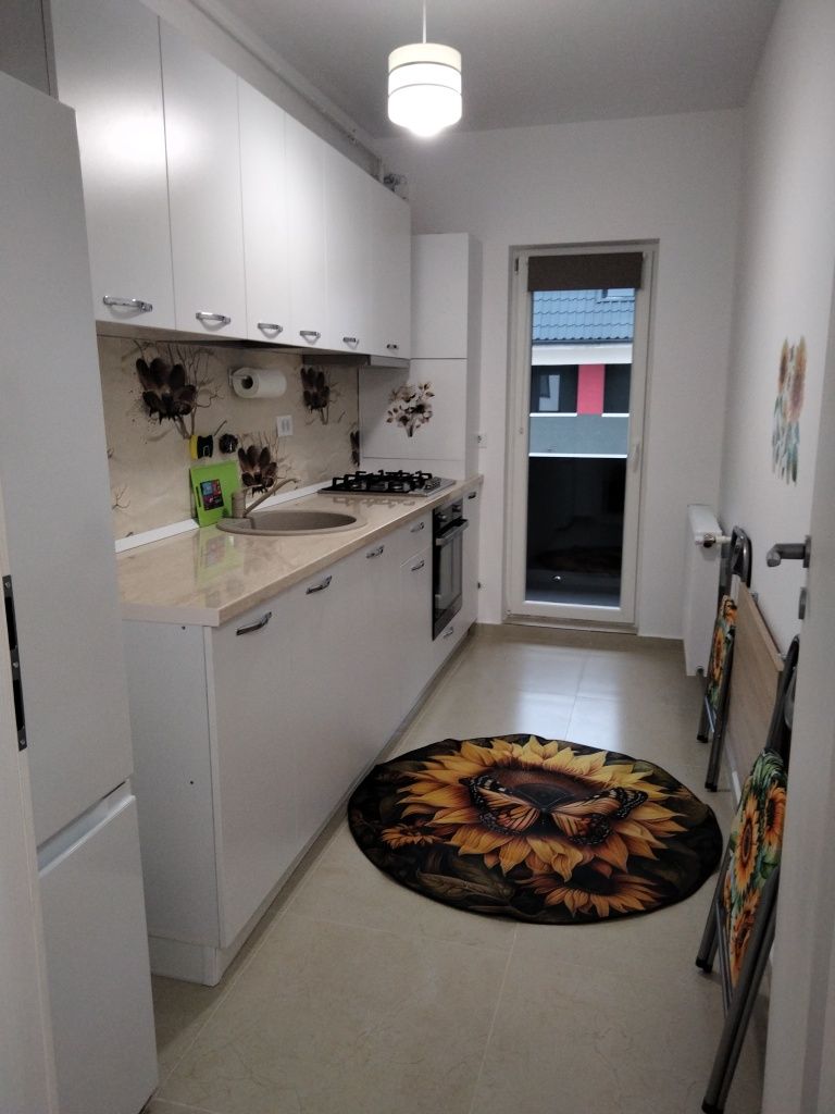 Ofer spre inchiriere garsoniera in bloc nou, utilat, mobilat modern,