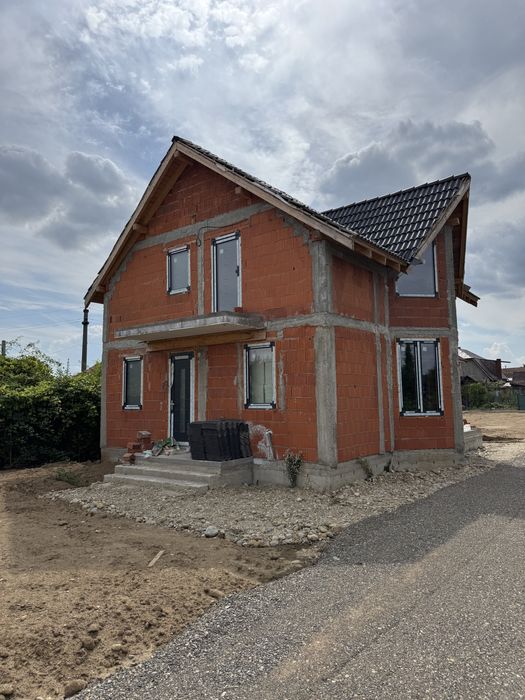 Casă nouă de vânzare Oșorhei - zonă centrală