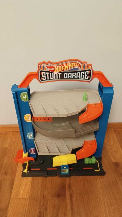 Jucarie set HOTWHEELS Garaj cu cascadorii