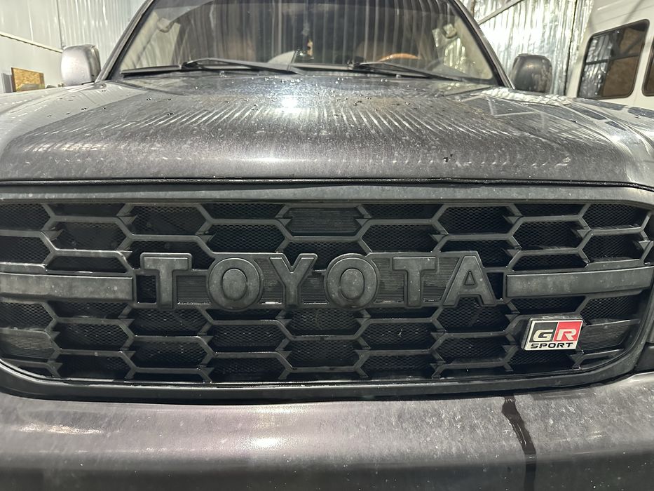 Продам решетку на Toyota Land cruiser