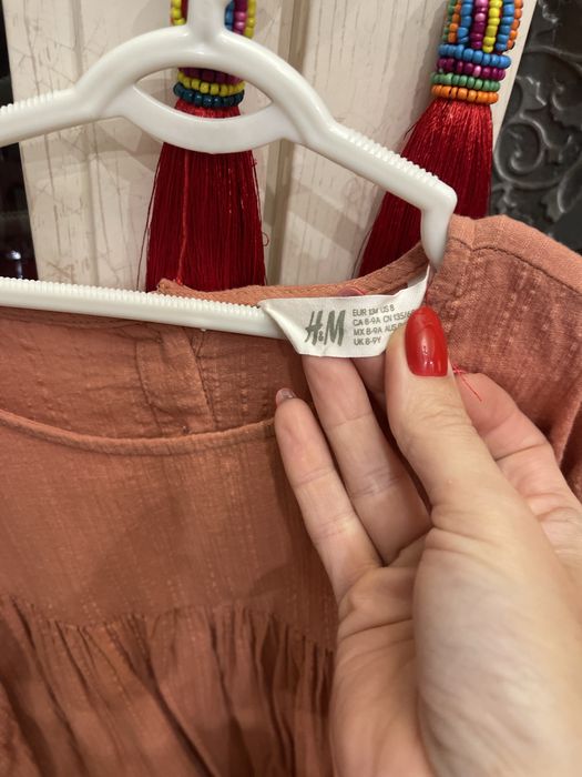 Платья в отличном состоянии . Одеты по одному или 2 раза