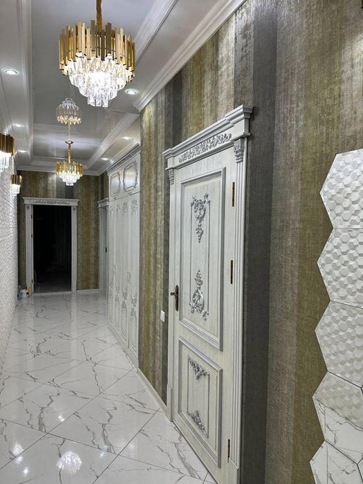 Premium lux Новастройка 2 хона 1 этаж Азиз бозор олдида жойлашган.Аген