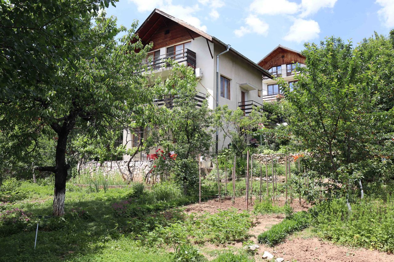 Продава се Къща в София, Фондови жилища - 160 кв.м за 1032 €/кв.м - Снимка #2