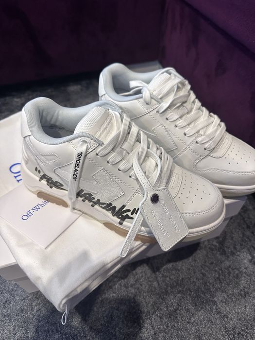 “Off white”sneakers