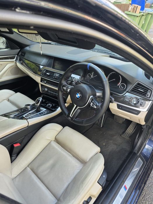 Vand  Bmw F10 2013 pachet M fabrică.