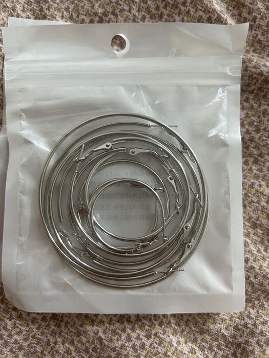 Продам серьги  новые