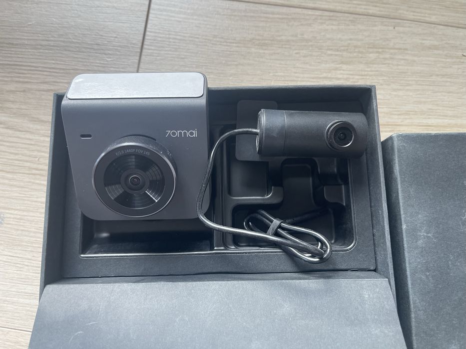 Desigilata 70mai xiaomi a400 dual camera bord fata spate