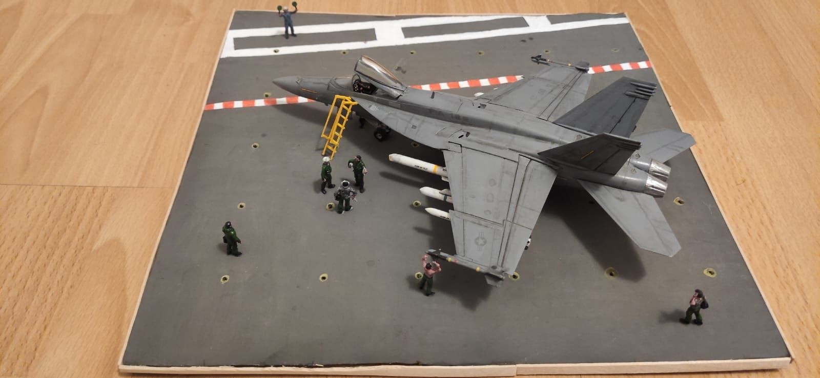 Diorama F/A 18 Super Hornet.