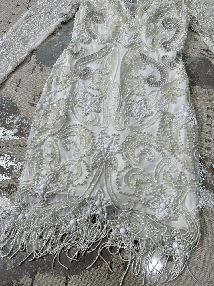 Rochie Asos alba de cununie - nunta cu perle si franjuri
