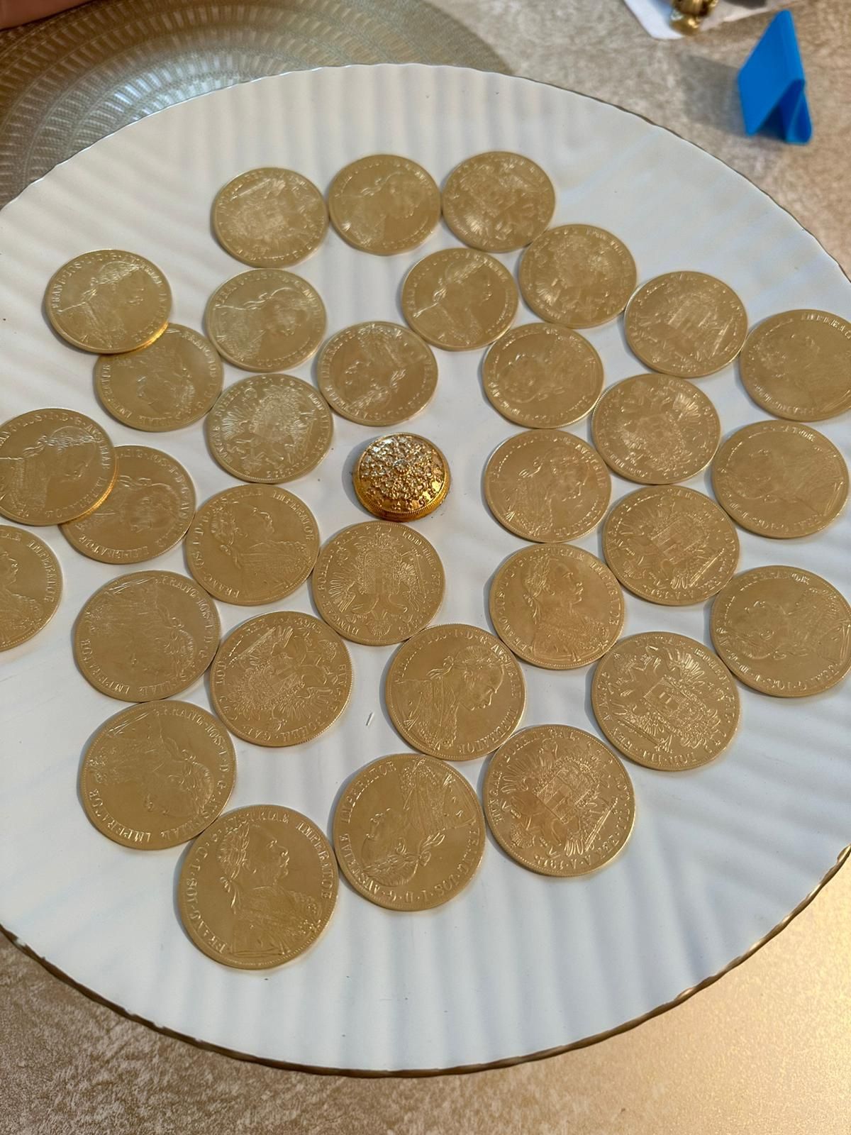 Vand monede suflate cu aur de 14k, pentru detalii sunați mă ‪[hidden