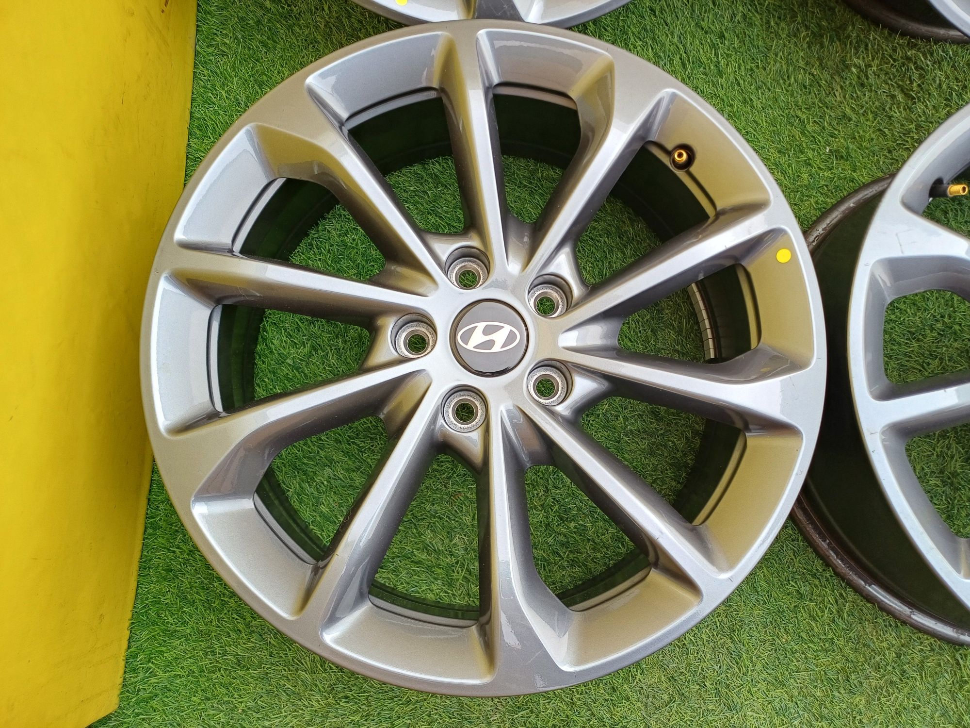 Диски R18 5x114,3 на Hyundai и другие.