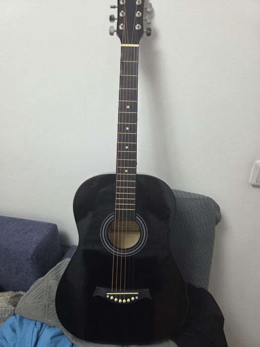 Акустическая гитара