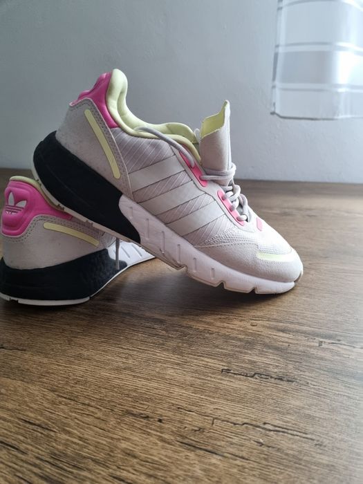 Adidasi femei adidas