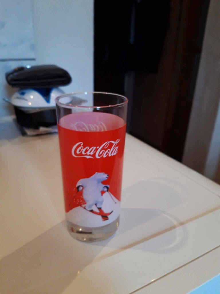 Pahare de Coca-Cola și Pepsi