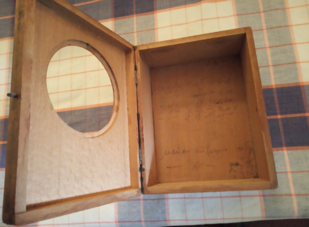 Дървена кутия за часовник,грамофон