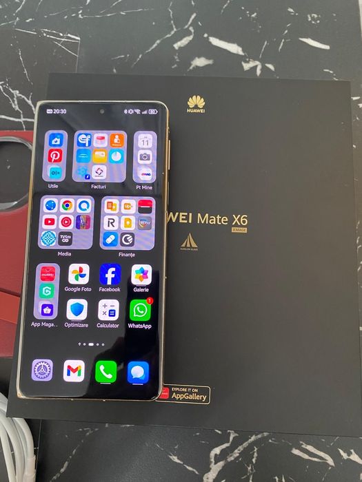 Huawei Mate X6 Nebula Red