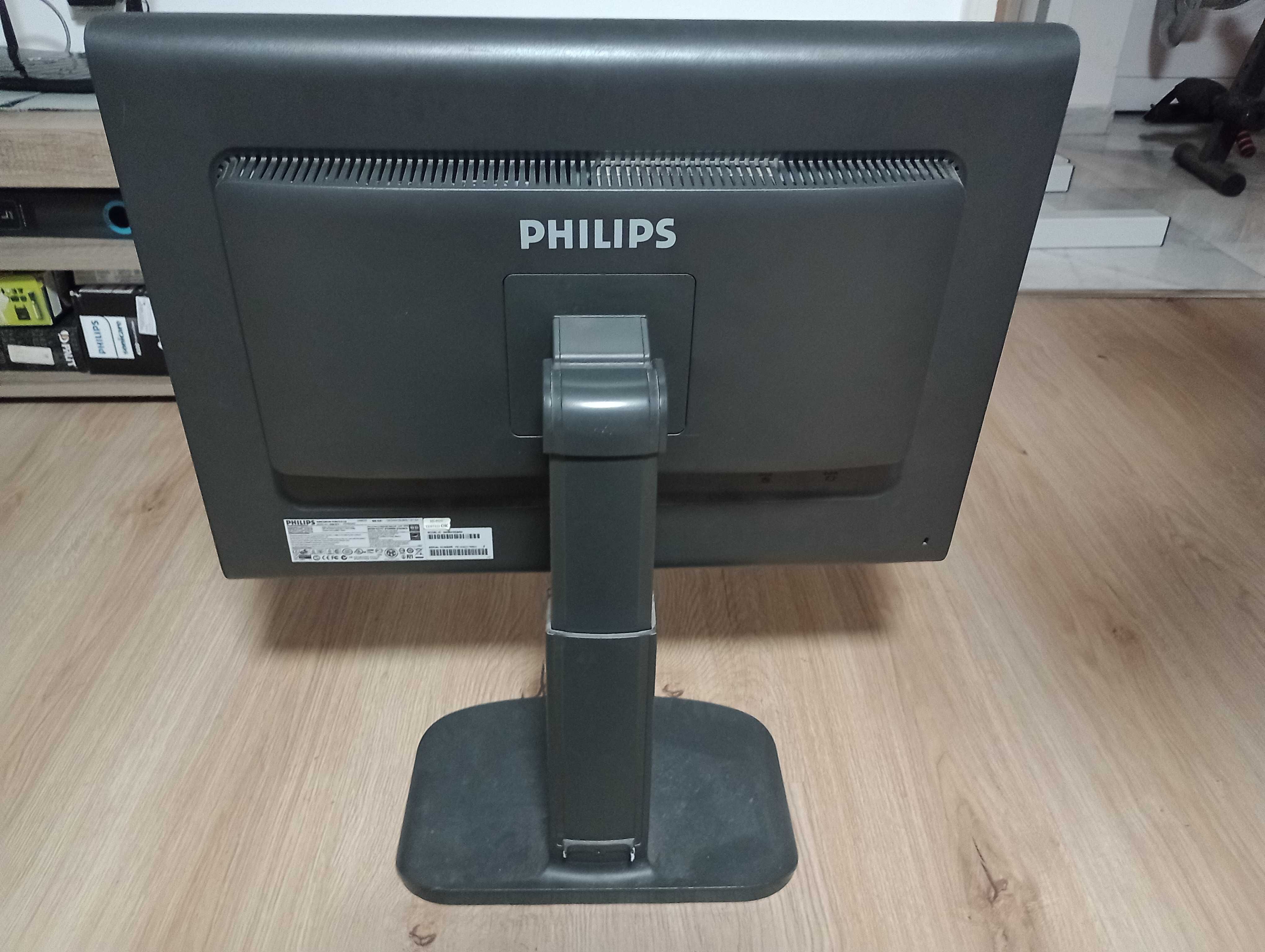 Монитор Philips 240BW + ПОДАРЪК Монитор Samsung 933SN