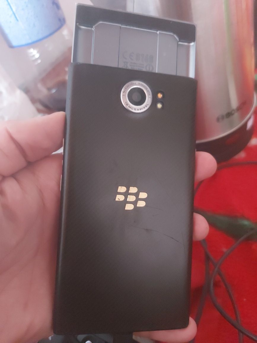 Телефон сатылады blackberry stv100-4