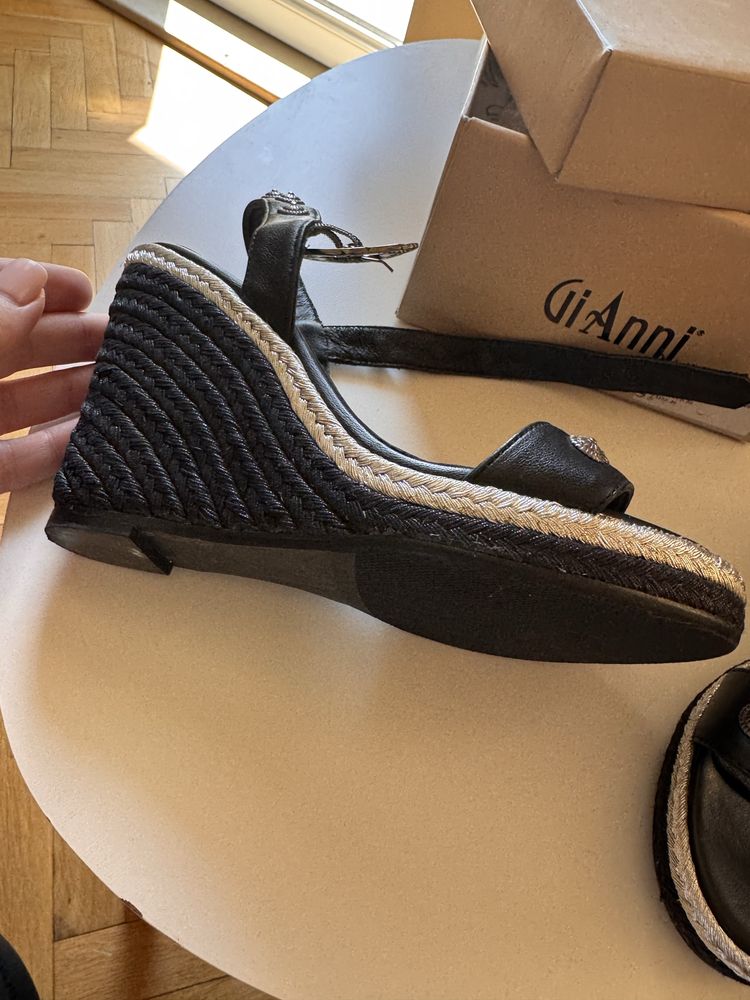 Сандали GiAnni на платформа