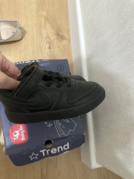 Продам детские кроссовки от nike