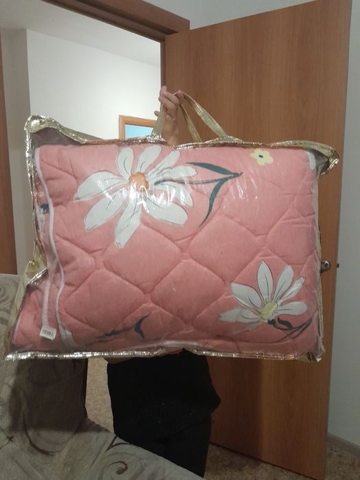 Постель в хорошим состаянии новое! Тёплое, свет:Розовое узоры цветочки