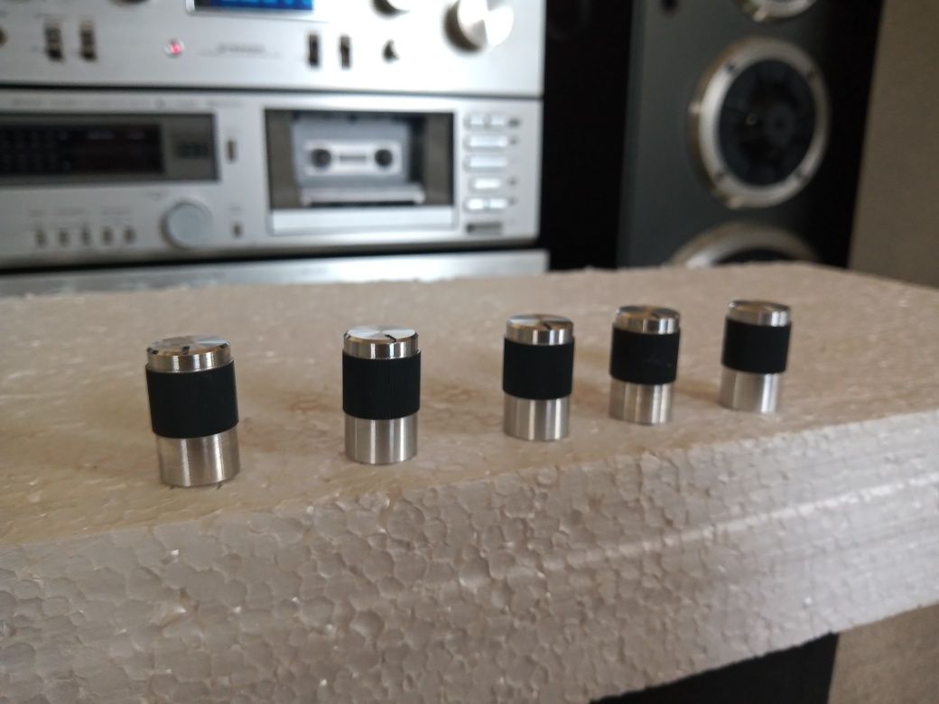 Set butoane Aluminiu Grundig. Amp/Receiver, ax tesit 4 mm. Impecabile