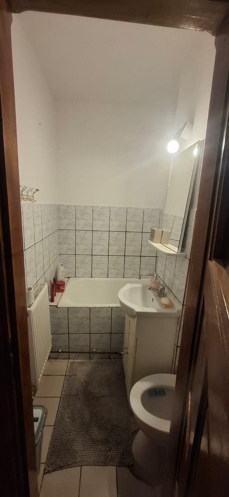 Inchiriez apartament cu 2 camere