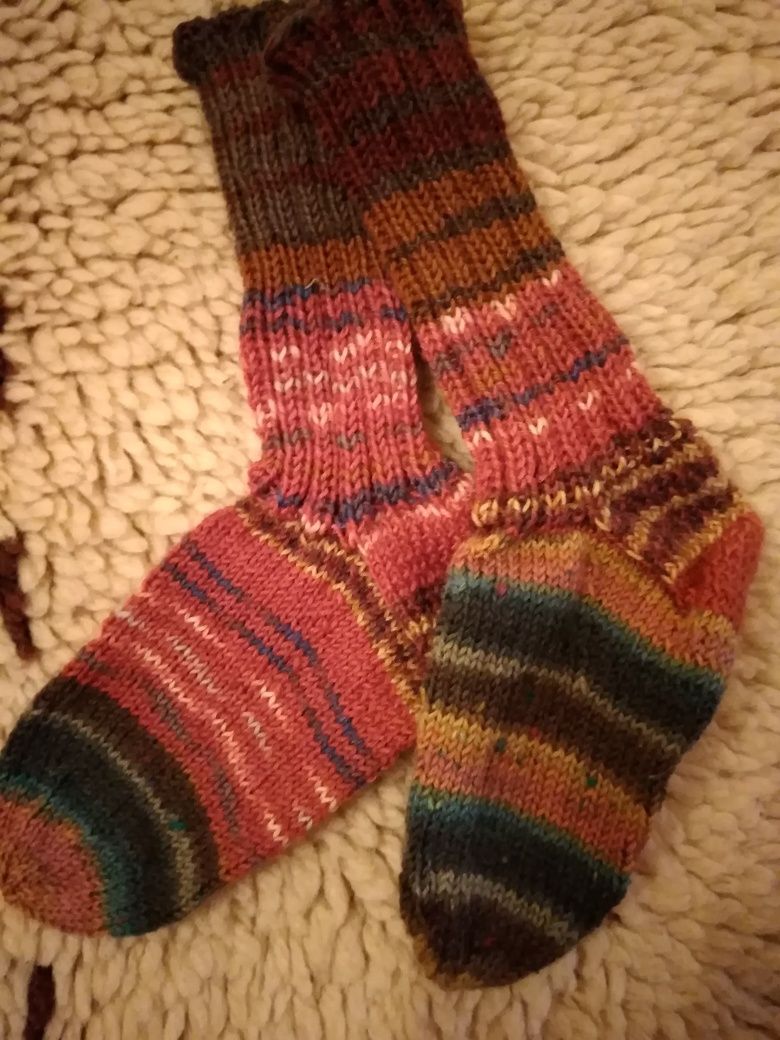 Плетени детски чорапи и дамски терлици