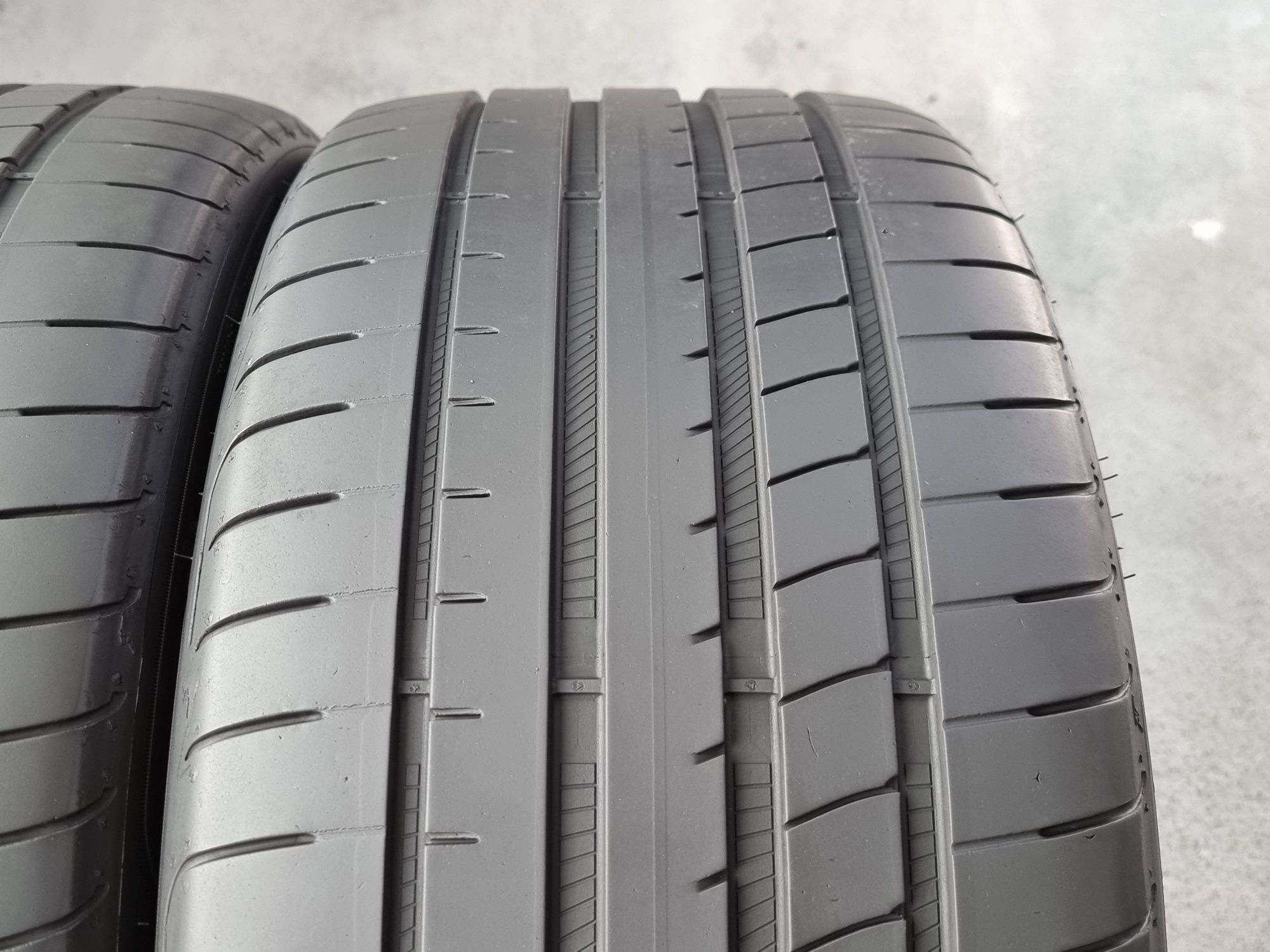 255/35/19 Goodyear 2Броя: 250лв 6мм