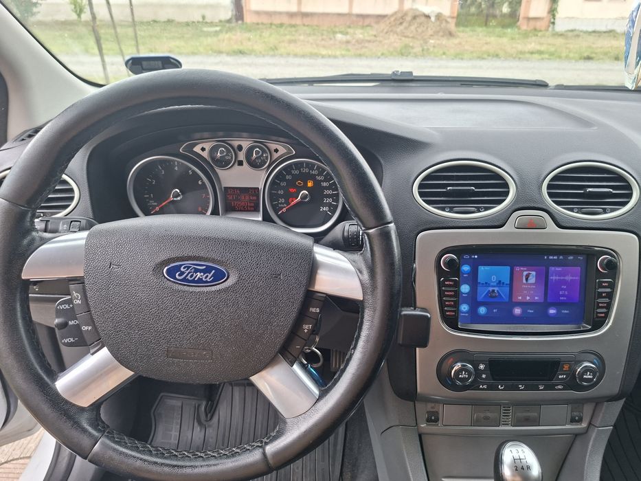 Vând Ford Focus 2 Hatchback