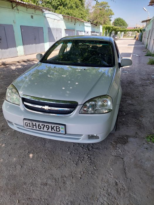 Продаётся автомобиль Лассети 2009 год