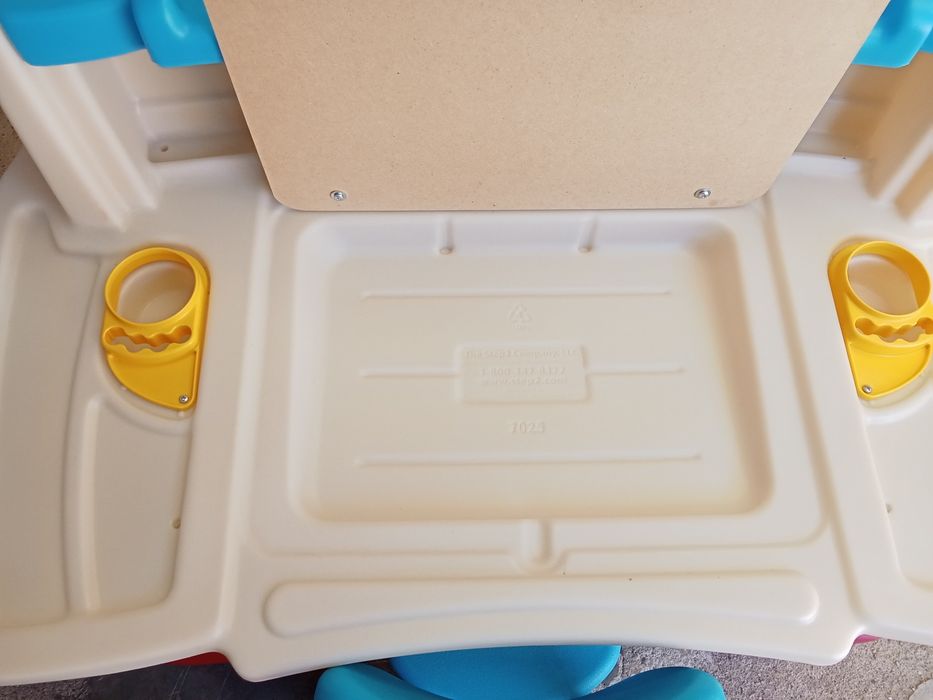 Birou din plastic rezistent Step2 pentru copii