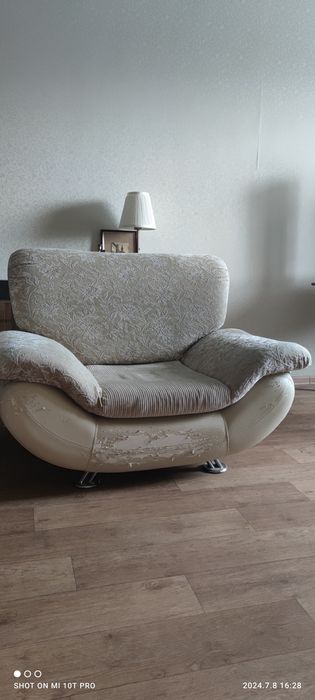 Кресло, б/у, белое, качество хорошее