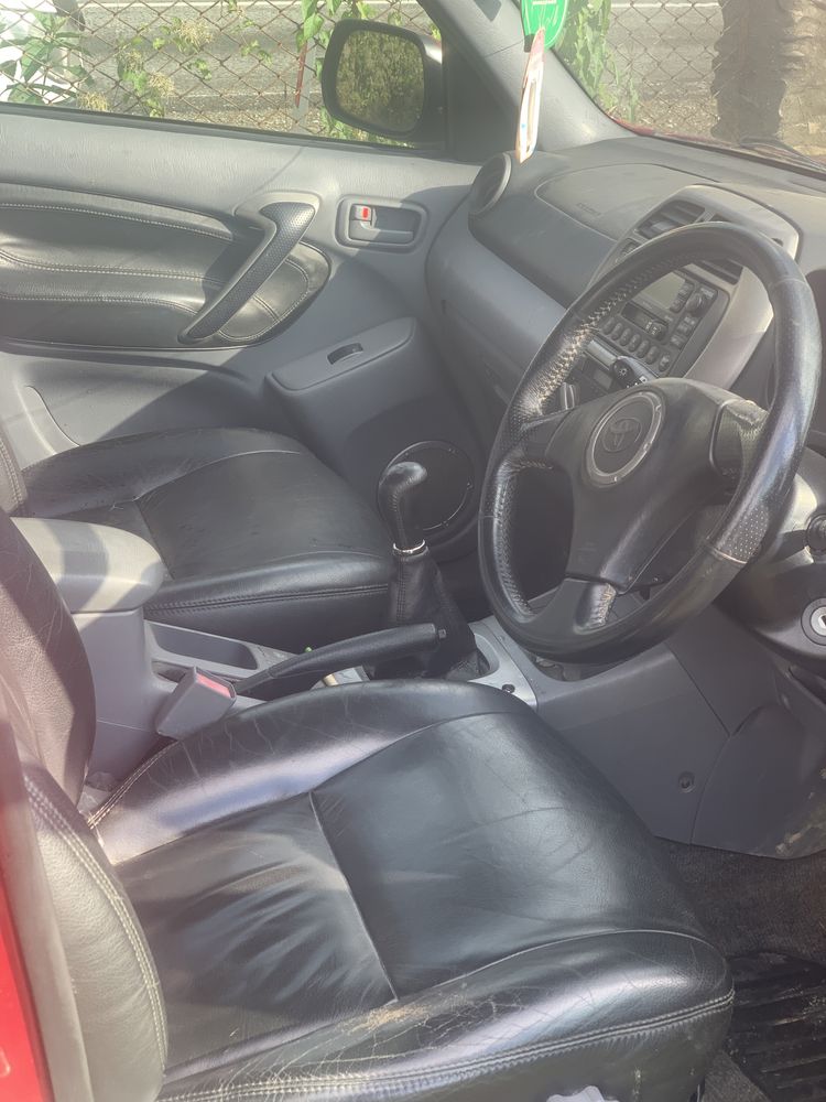 Dezmembrez Toyota rav4