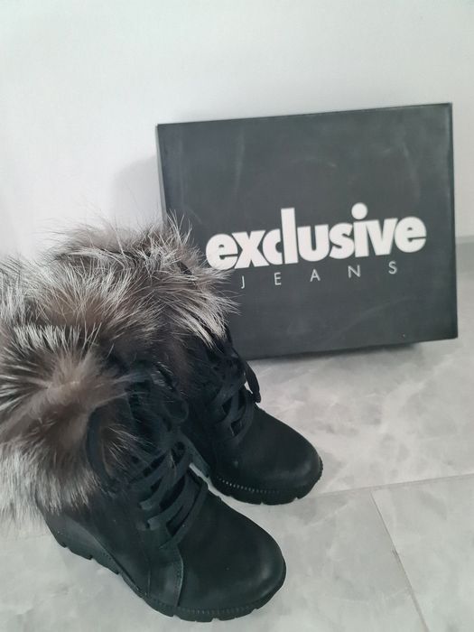 Дамско яке и обувки