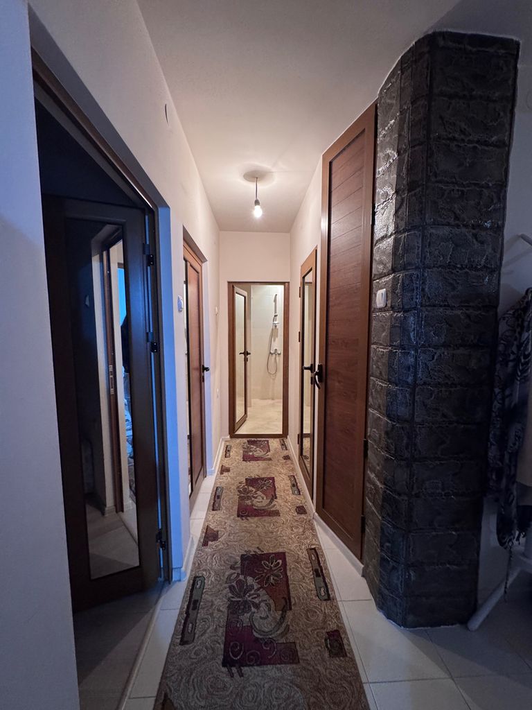 Продава се Четиристаен апартамент в Благоевград, Широк център - 100 кв.м за 1500 €/кв.м - Снимка #1
