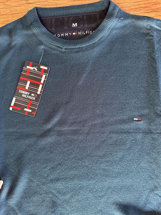 Мъжки пуловер Tommy Hilfiger в петролен цвят,финно плетиво