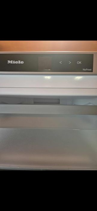 Голям фризер Миеле нов с транспортен дефект гаранция 12 месеца