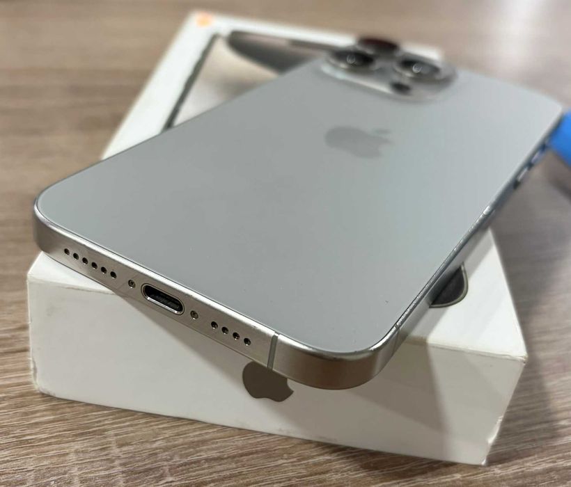 Iphone 15 pro max 256 gb  с гаранция