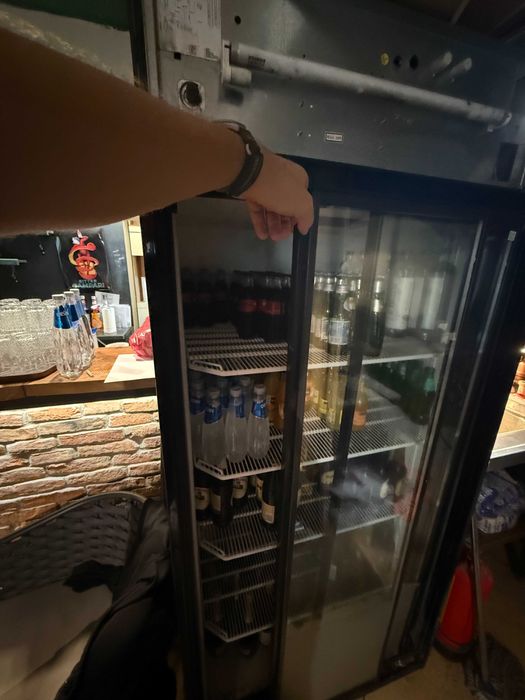 Хладилна витрина с плъзгащи врати - 2 крила